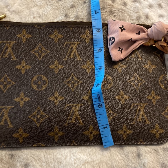 Louis Vuitton wristlet - Picture 8 of 8